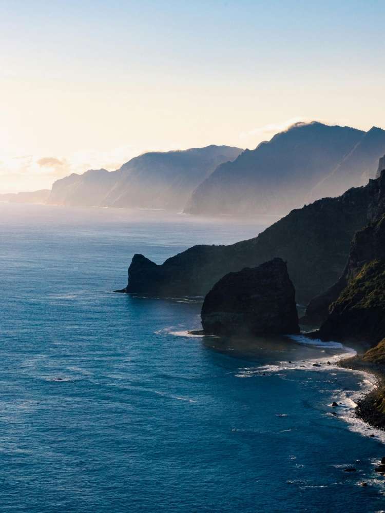 Startseite 15 Kreuzfahrt Kanaren mit Küstenlandschaft und Atlantikblick