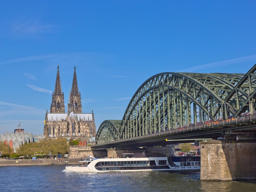 Rhein Flusskreuzfahrt Köln Kölner Dom Rhein Flusskreuzfahrt in Köln mit Blick auf den Kölner Dom